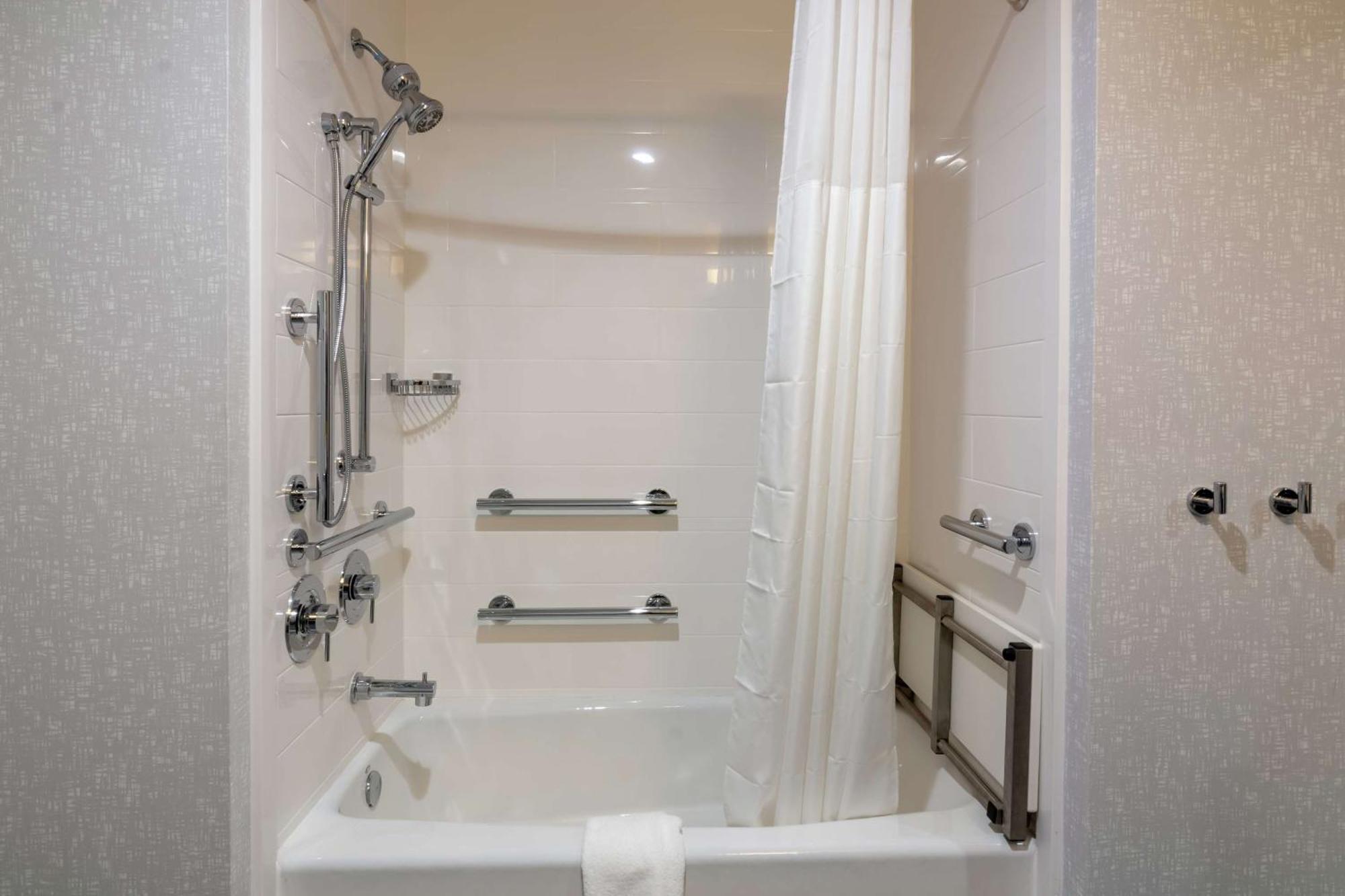 Hampton Inn & Suites Dallas East Екстер'єр фото