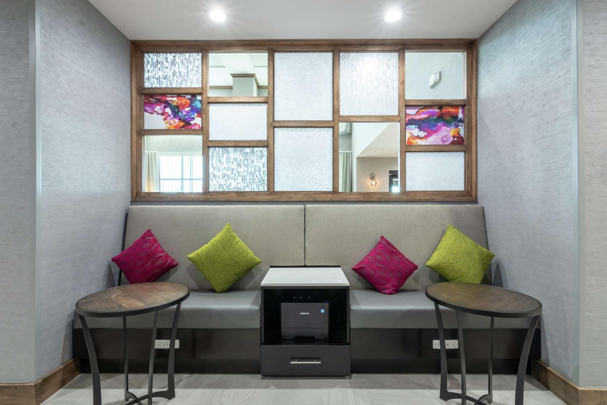 Hampton Inn & Suites Dallas East Екстер'єр фото