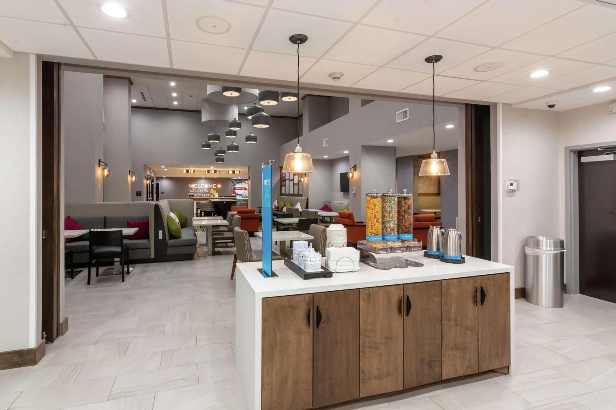 Hampton Inn & Suites Dallas East Екстер'єр фото