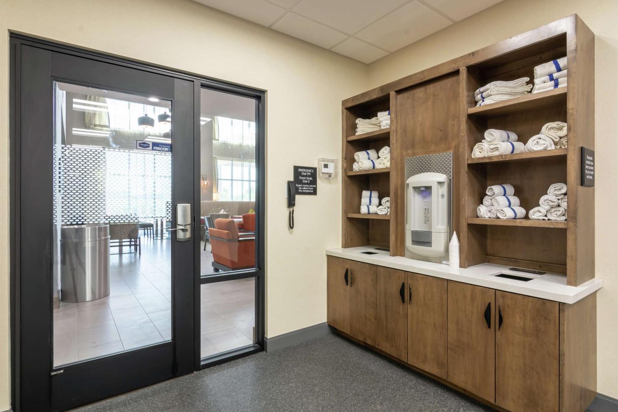 Hampton Inn & Suites Dallas East Екстер'єр фото
