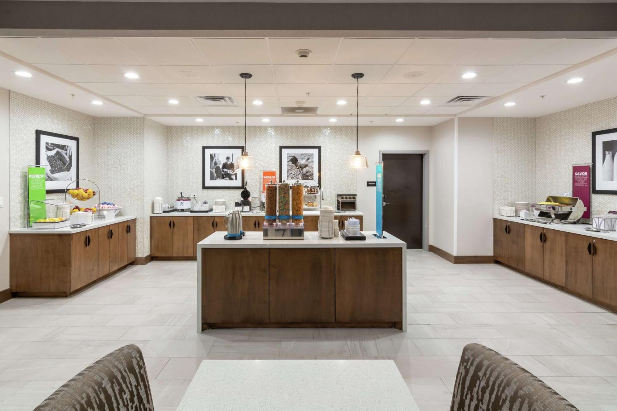 Hampton Inn & Suites Dallas East Екстер'єр фото